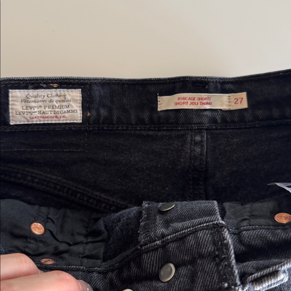 Levi's Ribcage Shorts - Picture 3 of 4